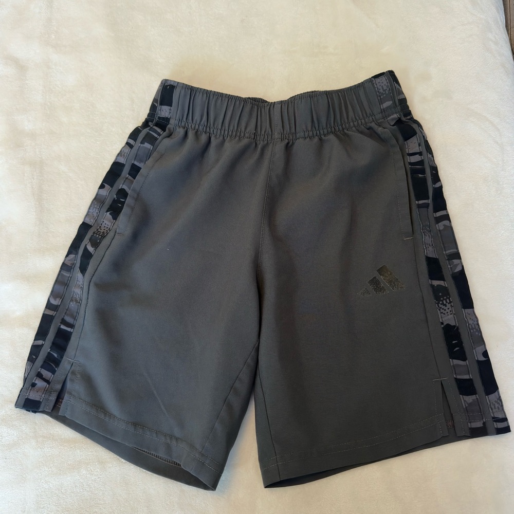 Adidas Regular Fit Short Boys Gray Size S